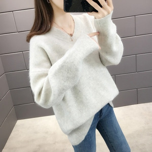 Alkalmi női téli pulóver spitz nyakkivágással, több színben