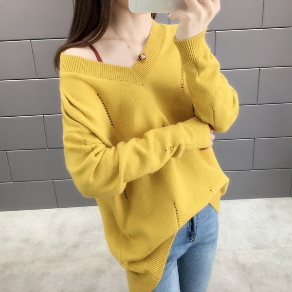 Μοντέρνο γυναικείο πουλόβερ  με λαιμόκοψη σε διάφορα χρώματα