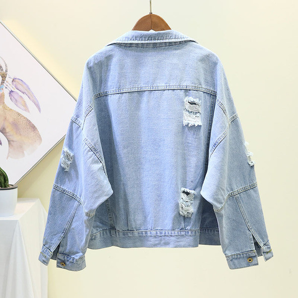 Μοντέρνο γυναικείο  denim μπουφάν  με πέρλες σε ανοιχτό χρώμα