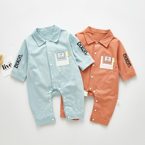 Új modell baba overall fiúknak klasszikus gallérral és gombokkal, két színben