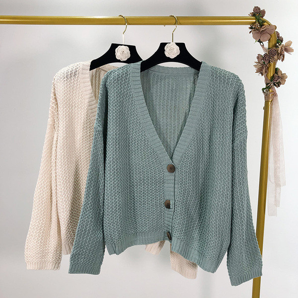 Vékony kötött kardigán mély spitz nyakkivágással, két színben