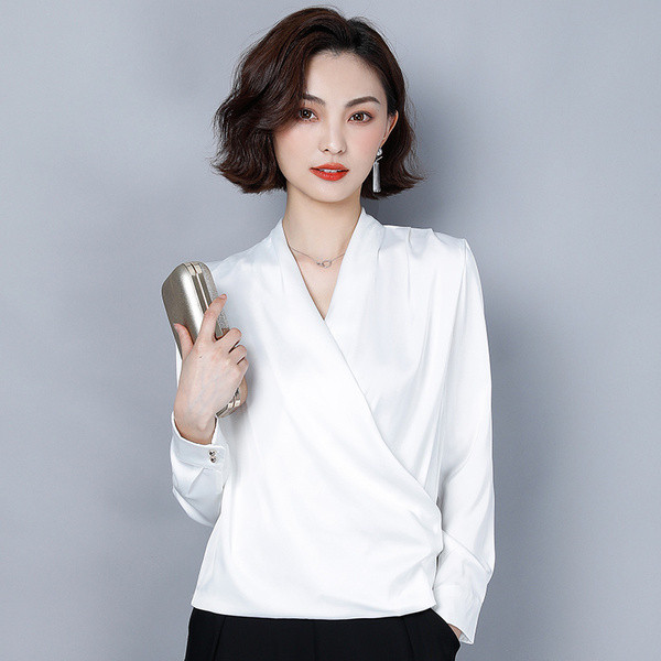 Κομψή γυναικεία μπλούζα με V-λαιμό σε πέντε χρώματα