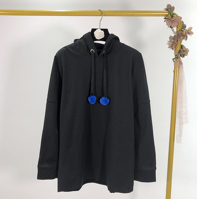 Γυναικείο φούτερ με κουκούλα και κορδόνια σε γκρι και μαύρο χρώμα