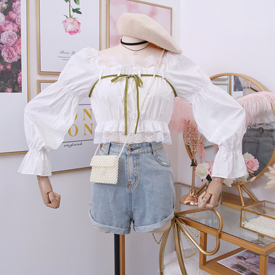 Νέο μοντέλο γυναικεία  μπλούζα  με τετράγωνο λαιμόκοψη σε λευκό χρώμα