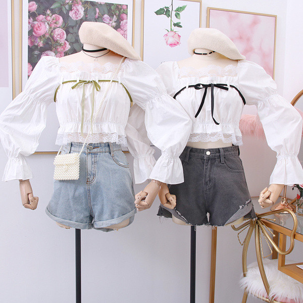 Νέο μοντέλο γυναικεία  μπλούζα  με τετράγωνο λαιμόκοψη σε λευκό χρώμα