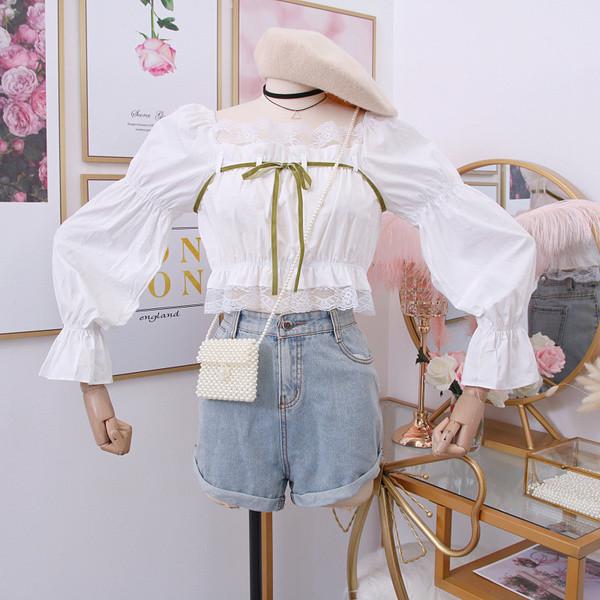 Νέο μοντέλο γυναικεία  μπλούζα  με τετράγωνο λαιμόκοψη σε λευκό χρώμα