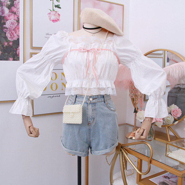 Νέο μοντέλο γυναικεία  μπλούζα  με τετράγωνο λαιμόκοψη σε λευκό χρώμα