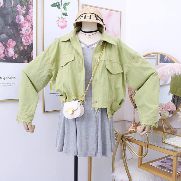 Model nou de geaca scurta de dama cu nasturi si motive rupte in mai multe culori