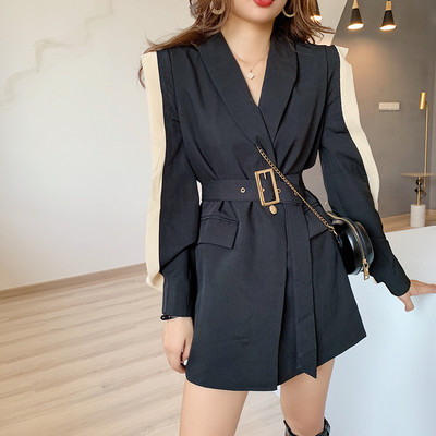 Модерно дамско дълго сако с колан в черен цвят