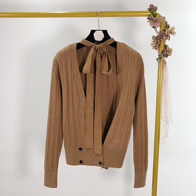 Női mellény mély spitz nyakkivágással, barna és fekete színben