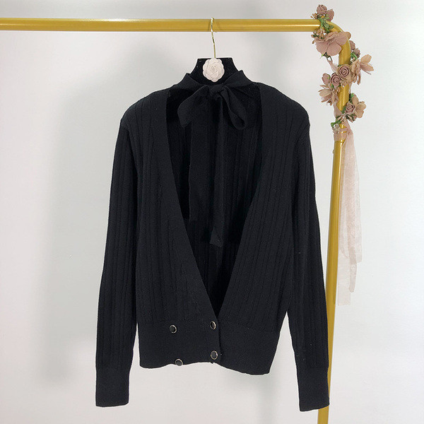 Női mellény mély spitz nyakkivágással, barna és fekete színben