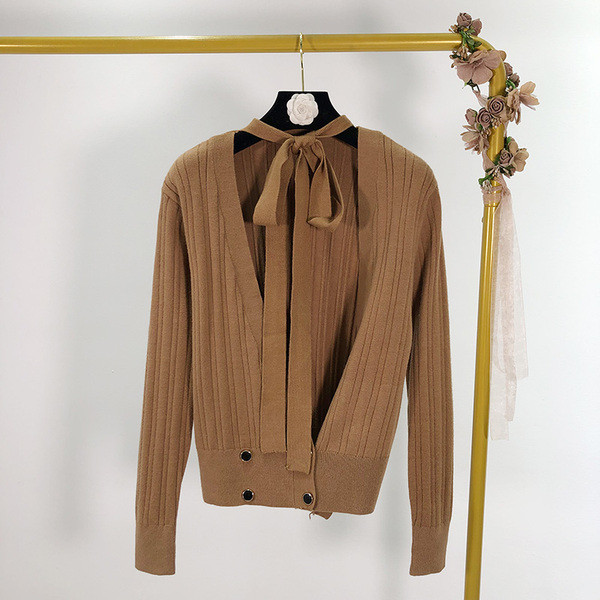 Női mellény mély spitz nyakkivágással, barna és fekete színben