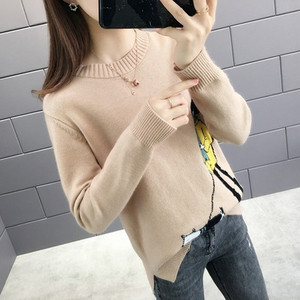 Χειμερινό γυναικείο πουλόβερ  με πολύχρωμα κεντήματα σε διάφορα χρώματα