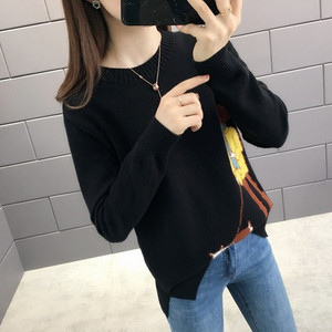 Χειμερινό γυναικείο πουλόβερ  με πολύχρωμα κεντήματα σε διάφορα χρώματα