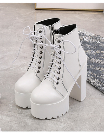 Γυναικείες μπότες  από έκο δέρμα  σε λευκό και μαύρο χρώμα