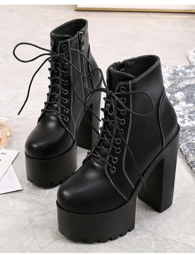 Γυναικείες μπότες  από έκο δέρμα  σε λευκό και μαύρο χρώμα