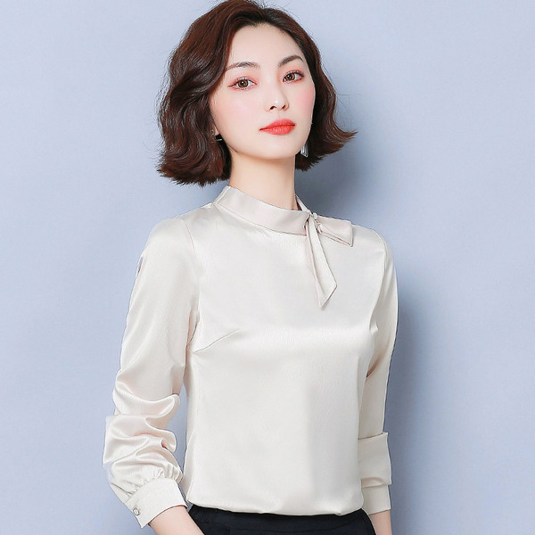 Κομψή γυναικεία μπλούζα σε τρία χρώματα με κουμπιά