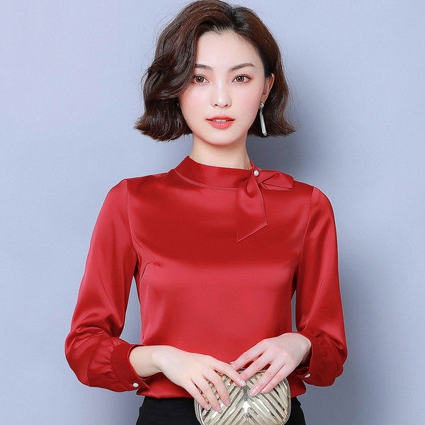 Κομψή γυναικεία μπλούζα σε τρία χρώματα με κουμπιά