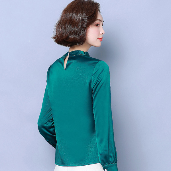 Κομψή γυναικεία μπλούζα σε τρία χρώματα με κουμπιά