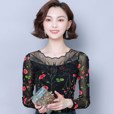 Μοντέρνα γυναικεία μπλούζα σε τρία χρώματα με φυτικά μοτίβα και κεντήματα