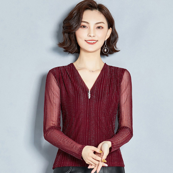 Γυναικεία μπλούζα σε μαύρο και κόκκινο χρώμα με V-neck