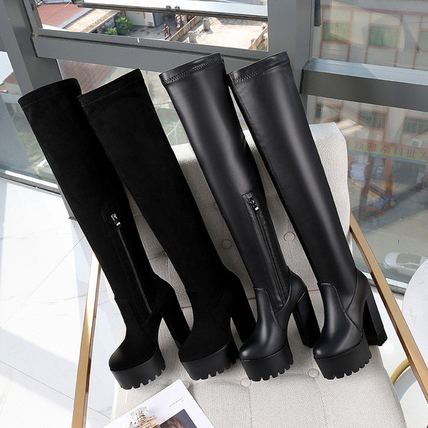 Női térd feletti csizma fekete színben öko bőrből vagy öko velúrból