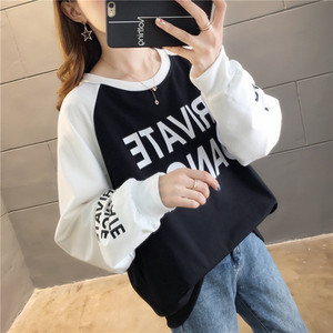 Alkalmi női blúz O-alakú gallérral és felirattal több színben