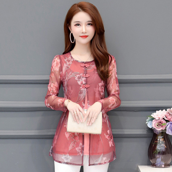 Μοντέρνα γυναικεία μπλούζα σε κόκκινο και μπλε χρώμα με μοτίβα λουλουδιών