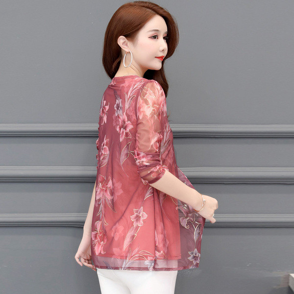 Μοντέρνα γυναικεία μπλούζα σε κόκκινο και μπλε χρώμα με μοτίβα λουλουδιών