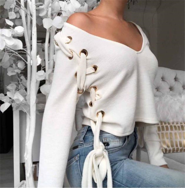 Μοντέρνο γυναικείο πουλόβερ  με κορδόνια  σε λευκό χρώμα