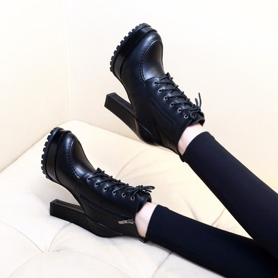 Γυναικείες μπότες με ψηλό τακούνι και πλατφόρμα σε μαύρο χρώμα