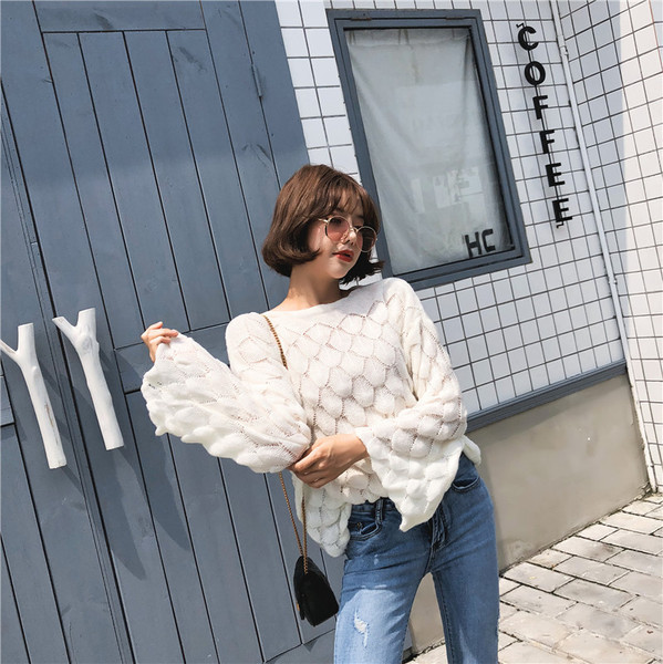 Μοντέρνο  γυναικείο πουλόβερ  με φαρδιά μανίκια σε λευκό και κίτρινο χρώμα