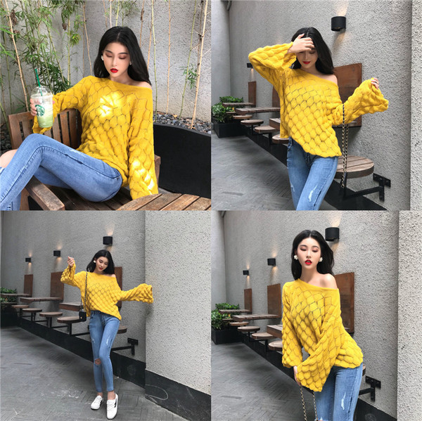 Μοντέρνο  γυναικείο πουλόβερ  με φαρδιά μανίκια σε λευκό και κίτρινο χρώμα