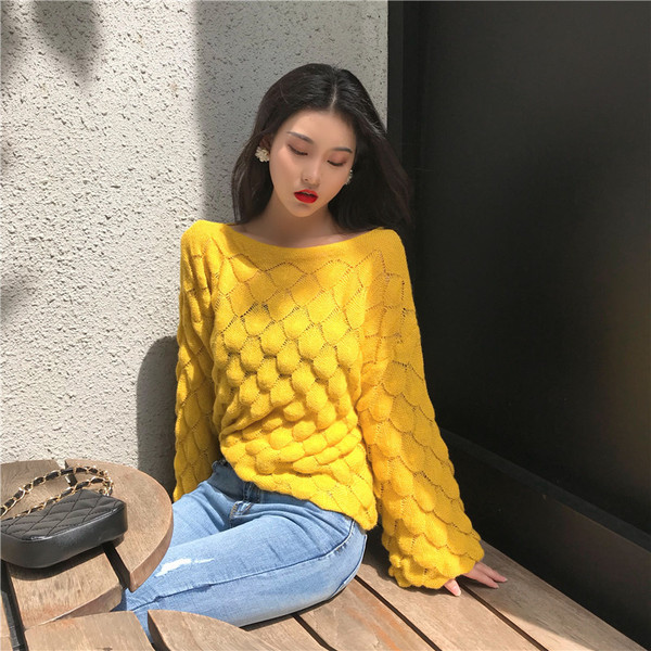 Μοντέρνο  γυναικείο πουλόβερ  με φαρδιά μανίκια σε λευκό και κίτρινο χρώμα