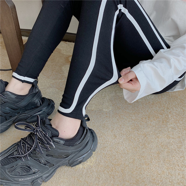 Női sport leggings fekete-fehér szegéllyel