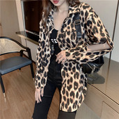 Modern női ing kivágott ujjakkal, leopárdmintával