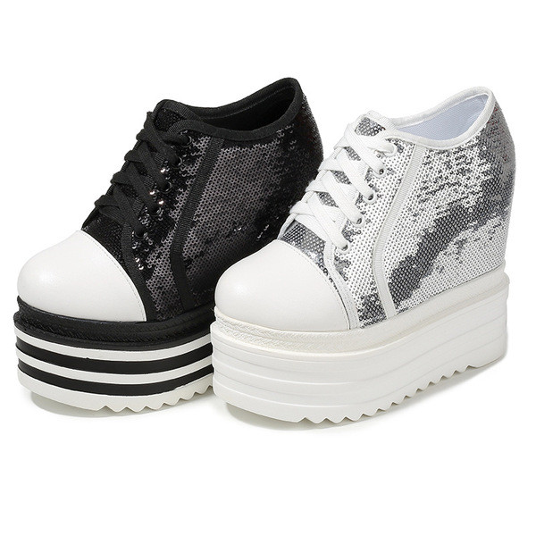 Γυναικεία αθλητικά παπούτσια με ψηλή πλατφόρμα με πούλιες σε γκρι και μαύρο χρώμα