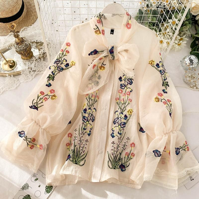 Γυναικεία πουκάμισο με κορδέλα και λουλούδι κεντήματα σε λευκό χρώμα