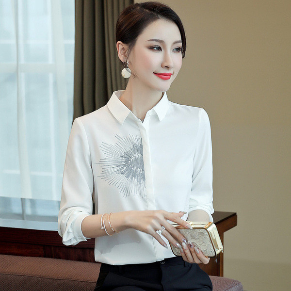 Modern női ing fehér színben, hosszú ujjal és hímzéssel