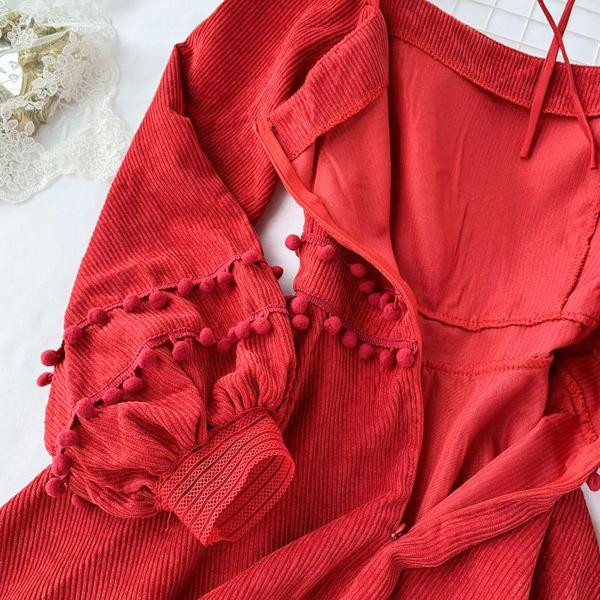 Modern női ruha hosszú ujjal, piros színben - szabású modell