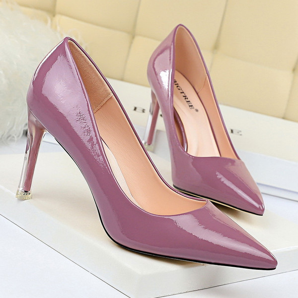 Κομψά γυναικεία παπούτσια  με λεπτό τακούνι σε διάφορα χρώματα