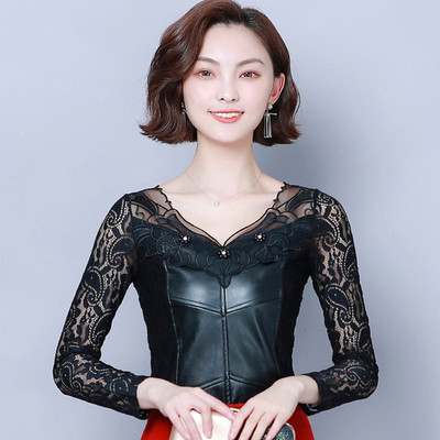 Κορυφαία γυναικεία μπλούζα σε μαύρο χρώμα με δαντέλα