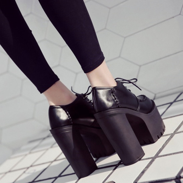 Γυναικεία παπούτσια με κορδόνια από έκο δέρμα σε μαύρο χρώμα