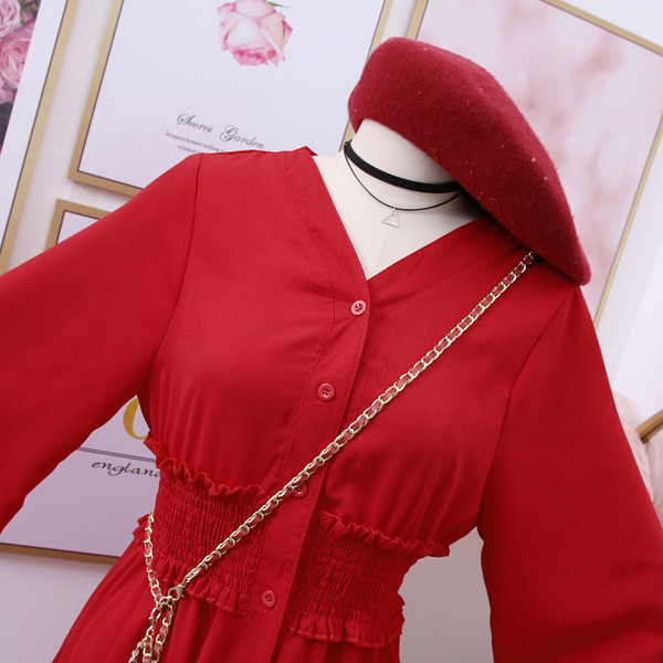 Модерна дамска рокля с дълъг ръкав и копчета - разкроен модел