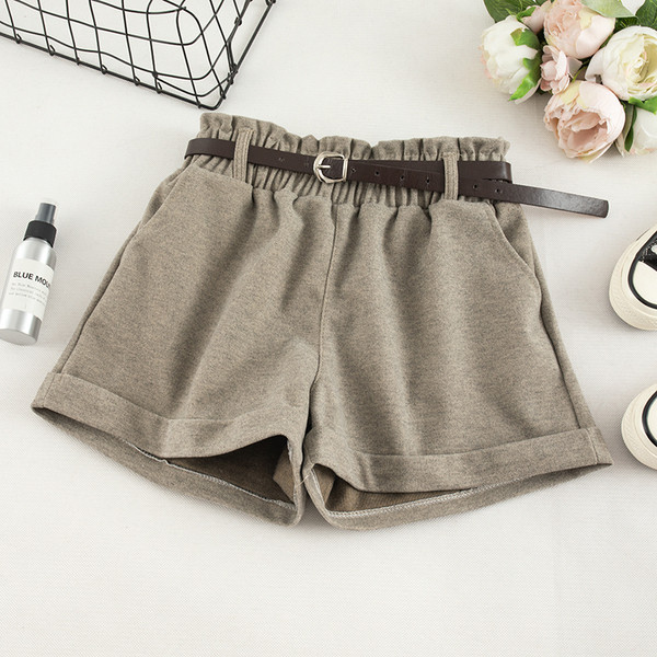 Къси дамски панталони в няколко цвята с висока талия и джобове