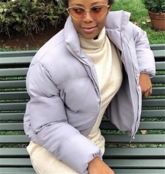 Модерно дамско късо яке в различни цветове с цип