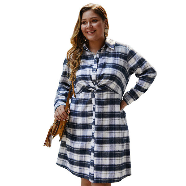 Стилна дамска карирана рокля с копчета и яка