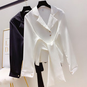 Стилна дамска риза с класическа яка в черен и бял цвят