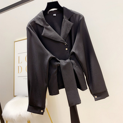 Стилна дамска риза с класическа яка в черен и бял цвят