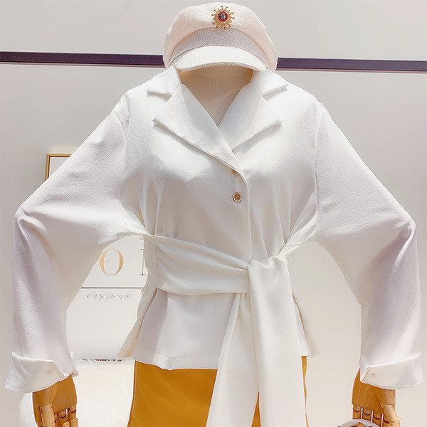 Стилна дамска риза с класическа яка в черен и бял цвят